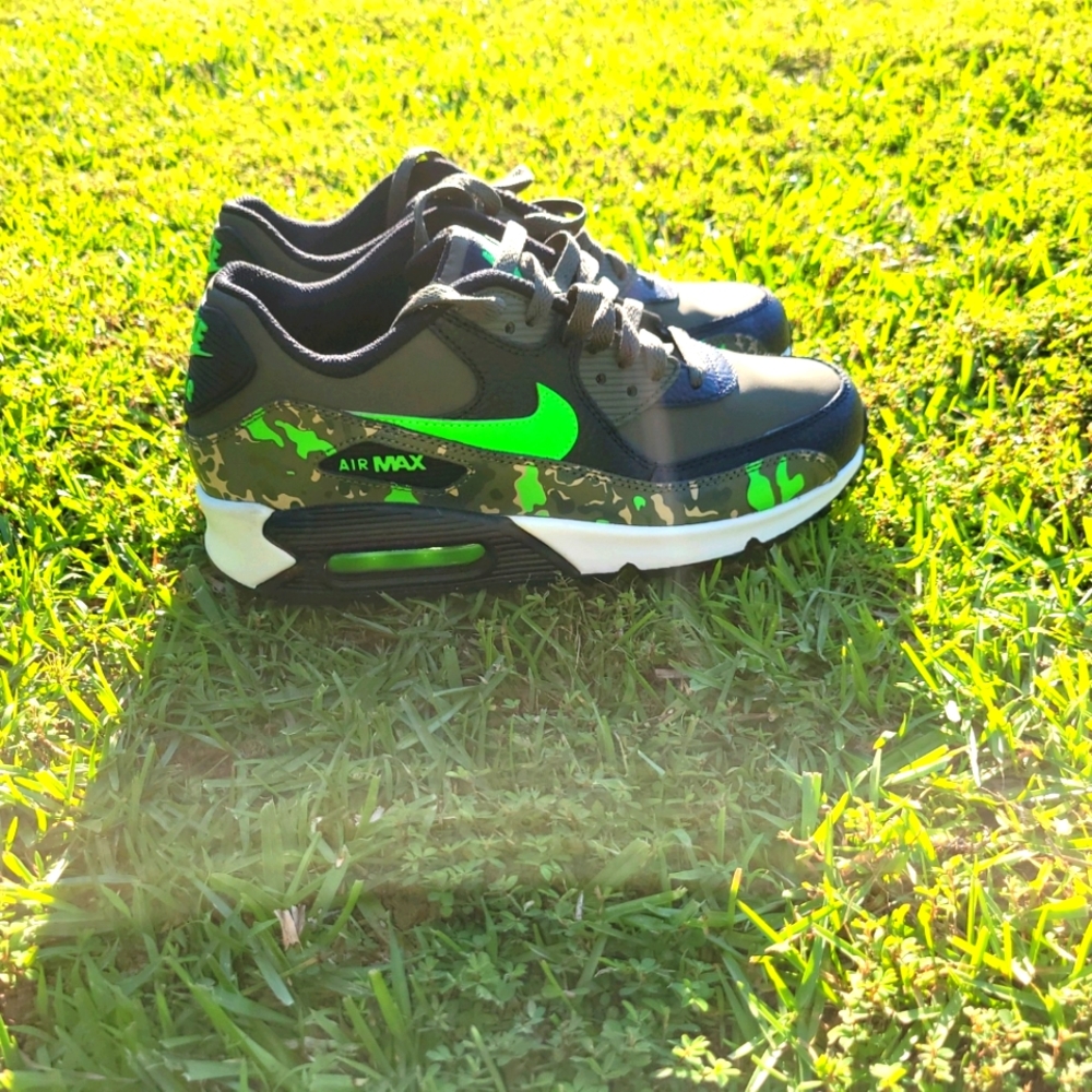 Nike Air Max 90 Black, Olive and lime green sz7Y